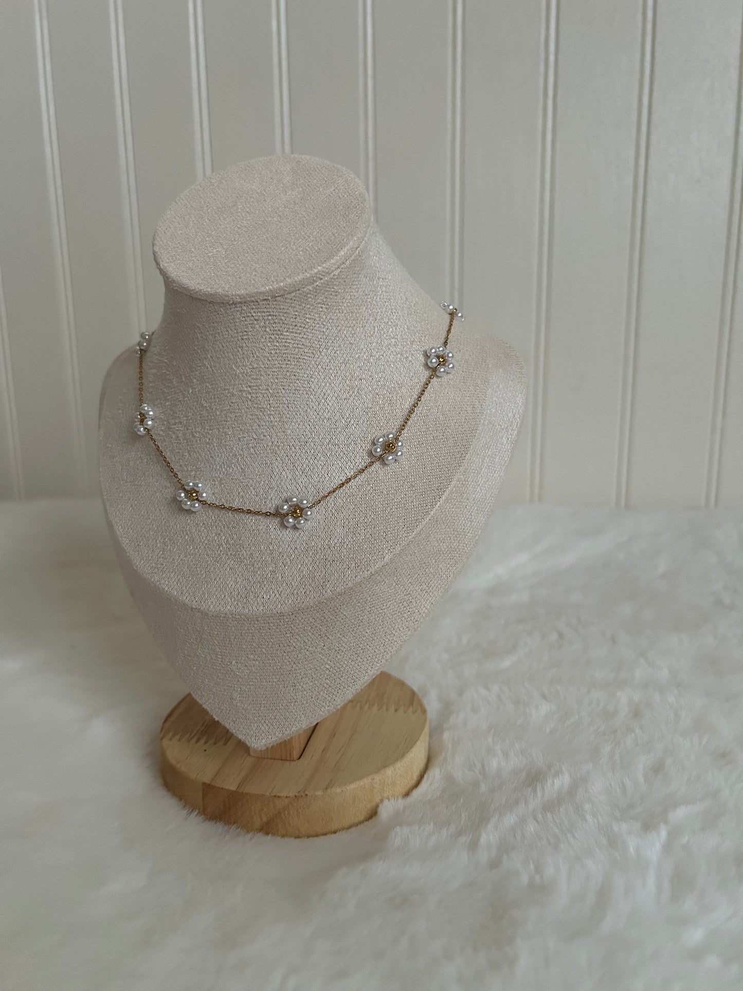 Pearl blossom necklace