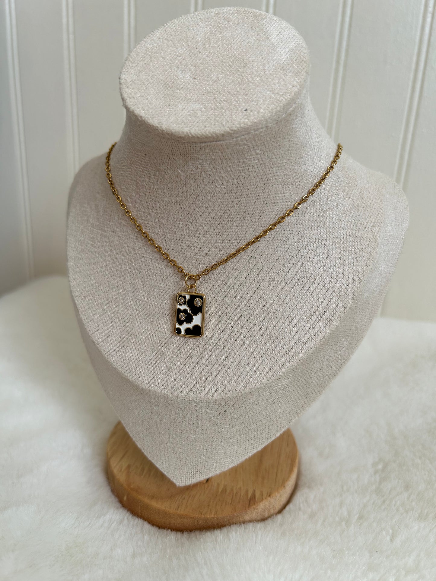 Black flowers necklace