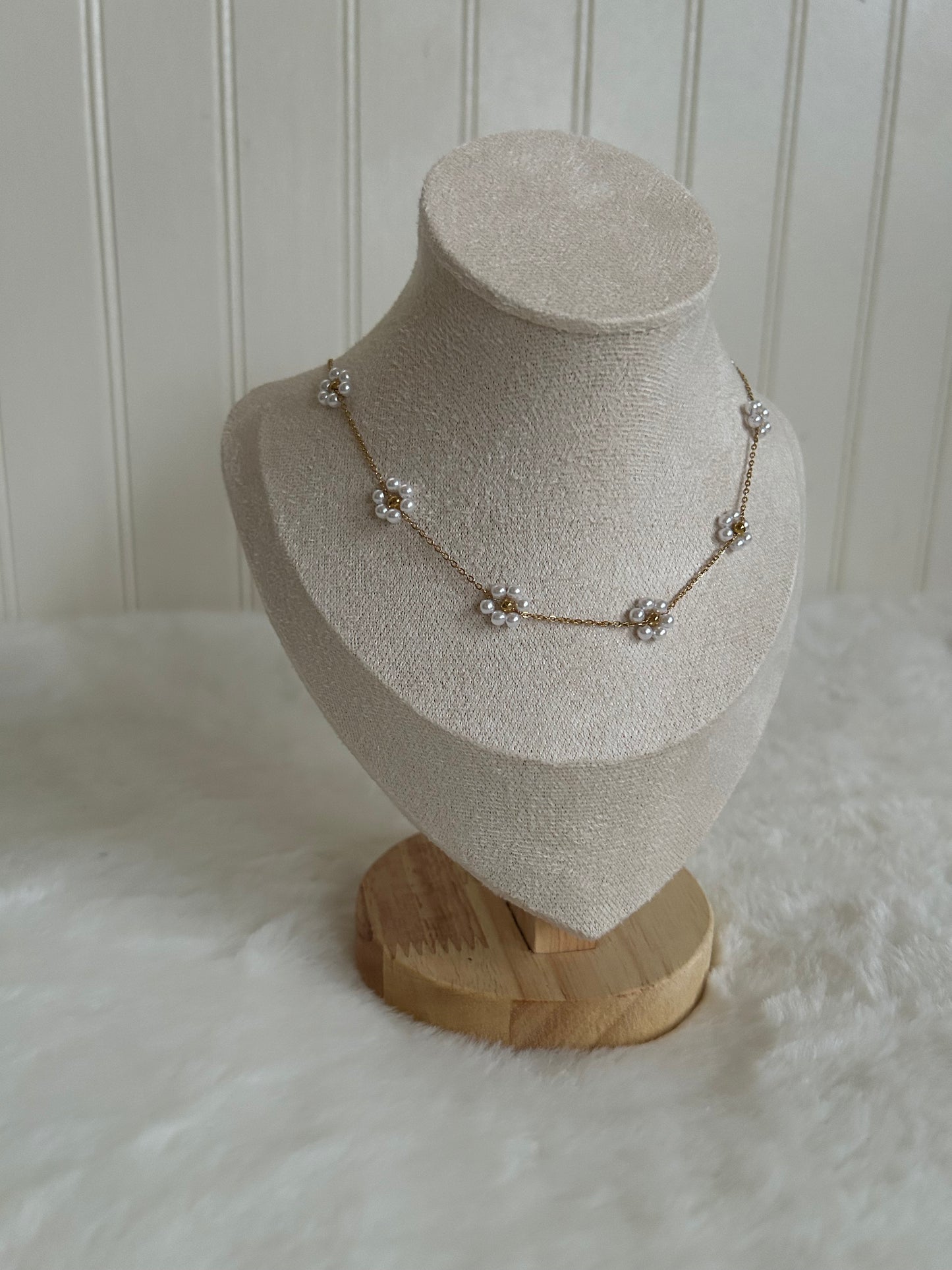 Pearl blossom necklace