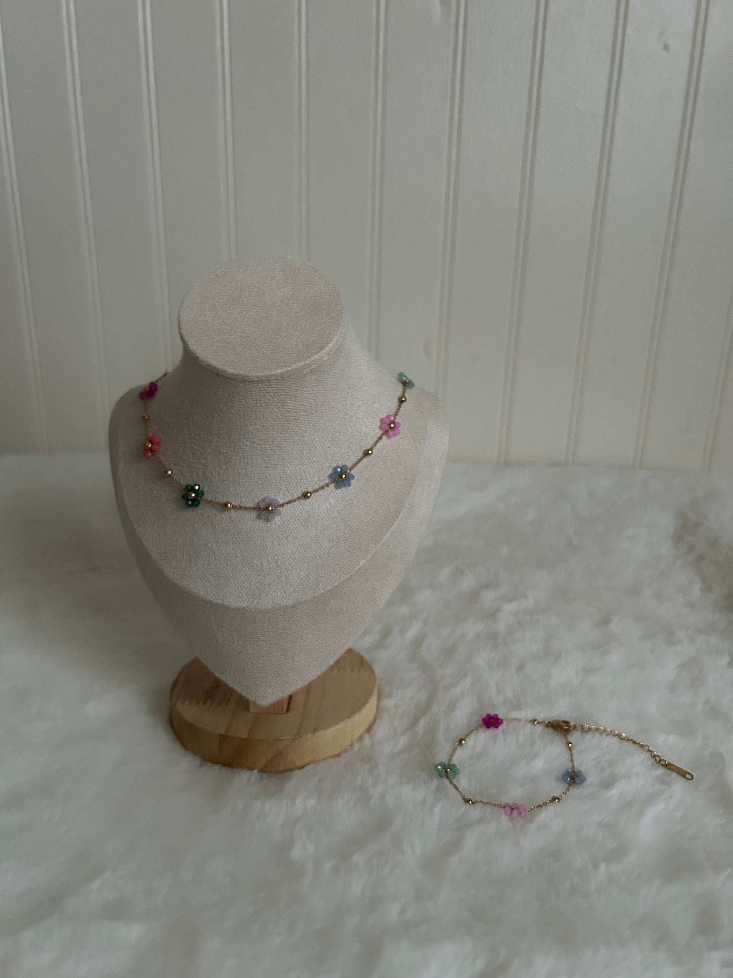 Coloring blossom necklace